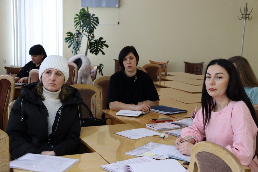 В Администрации городского округа город Стаханов провели рабочее совещание с руководителями рынков, расположенных на...