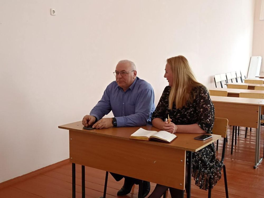 Между руководством Антрацитовской средней школы №3 и школы №1 имени Героя Советского Союза Ивана Тенищева села Александровского состоялся телемост