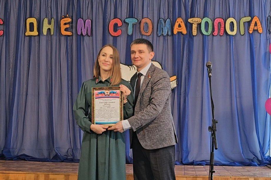 Александр Ермоленко поздравил стоматологов Красного луча с профессиональным праздником
