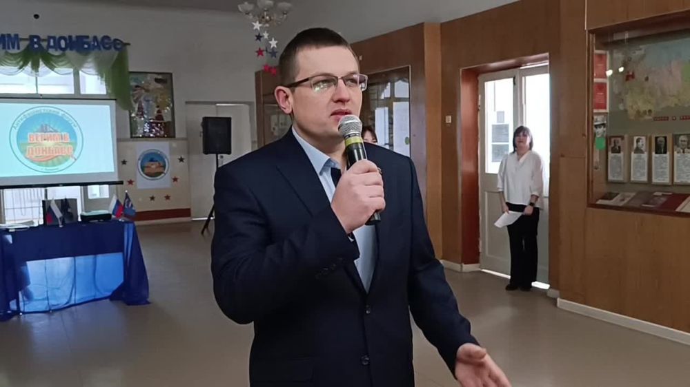 Евгений Морозов: Следующей площадкой для общения в рамках VIII Антифашистского форума «Верим в Донбасс» стала Брянковская СШ№4
