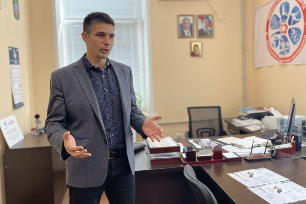 Президентский фонд культурных инициатив передал спортивным учреждениям ЛНР около 50 единиц автоматизированных рабочих мест и спортивного оборудования, сообщил министр спорта ЛНР Олег Шеренешев