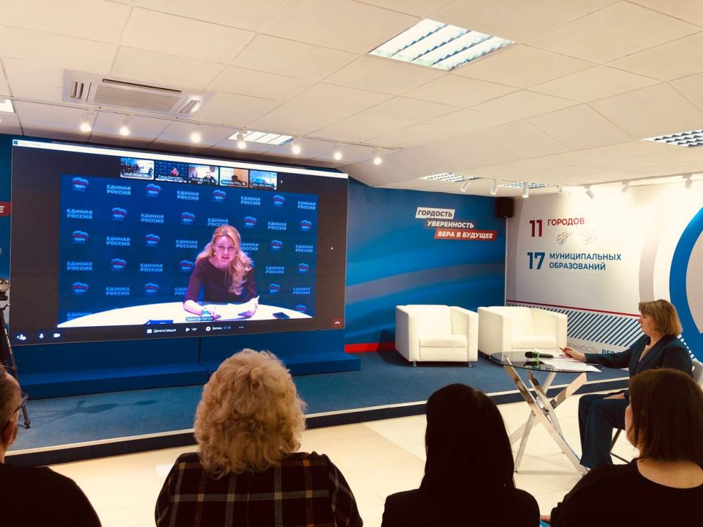 На площадке Штаба общественной поддержки в ЛНР состоялась пятнадцатая сессия «РосЛикбез», посвященная социальному контракту и реальной помощи людям, желающим улучшить свое финансовое положение