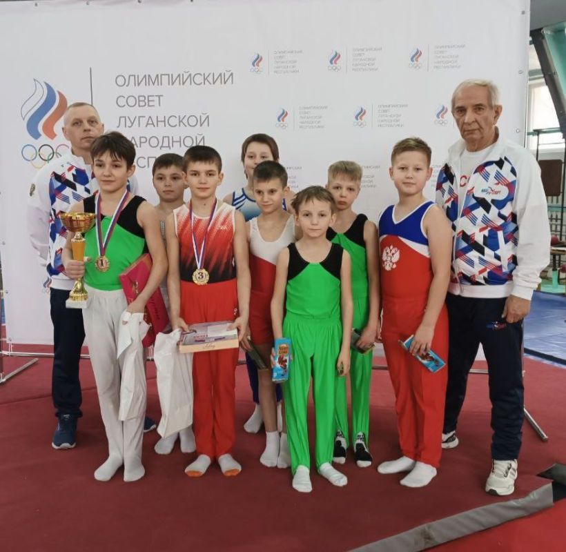 Сергей Колягин: Первомайские спортсмены приняли участие в открытом Турнире по спортивной гимнастике, посвященном памяти заслуженного тренера Игоря Полянского, который прошел в спортивном комплексе «Заря» в Луганске