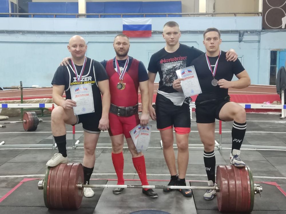 Краснодонские спортсмены приняли участие в чемпионате и первенстве ЛНР по пауэрлифтингу