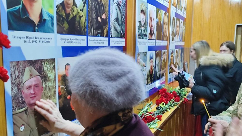 Сергей Козенко: Сегодня принял участие в торжественном мероприятии, посвященном открытию Стены Памяти выпускников Суходольского горного колледжа, погибших в ходе специальной военной операции