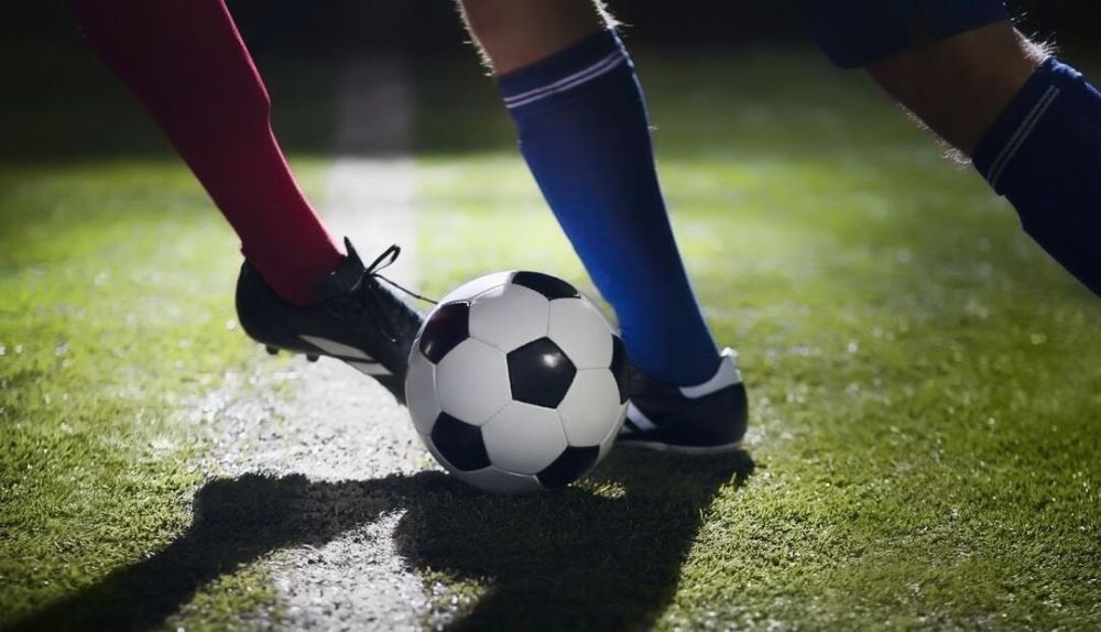 В ЛНР планируется сделать базовый клуб, который вскоре будет заявлен для участия в турнирах, проводимых под эгидой Футбольной национальной лиги (ФНЛ), сообщил в интервью "Матч ТВ" министр спорта ЛНР Олег Шеренешев