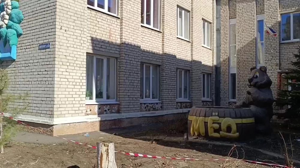 Евгений Морозов: На территории детского сада "Золотой Улей" за бюджетные средства силами МУП "Комсервис" ведутся работы по монтажу наружного освещения