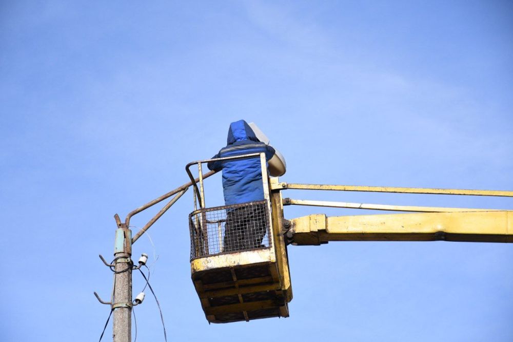 Сергей Колягин: Сотрудники МУП «Комбинат коммунальных услуг города Первомайска» продолжают выполнять мероприятия по ремонту и модернизации линий наружного освещения в городе Первомайске