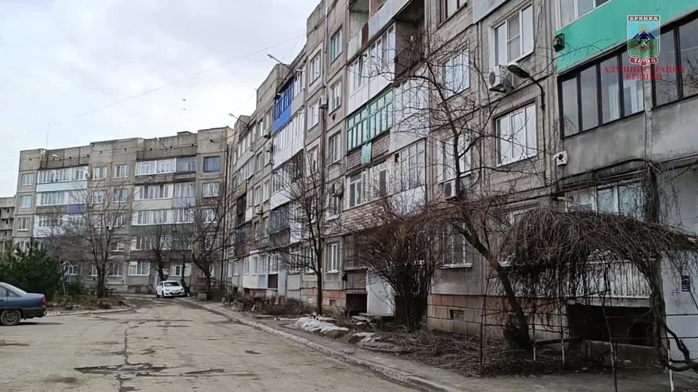 5 марта стартовали подготовительные работы для ремонта кровли дома №43 в микрорайоне "Тополь", которые будут производиться силами специалистов из Брянской области