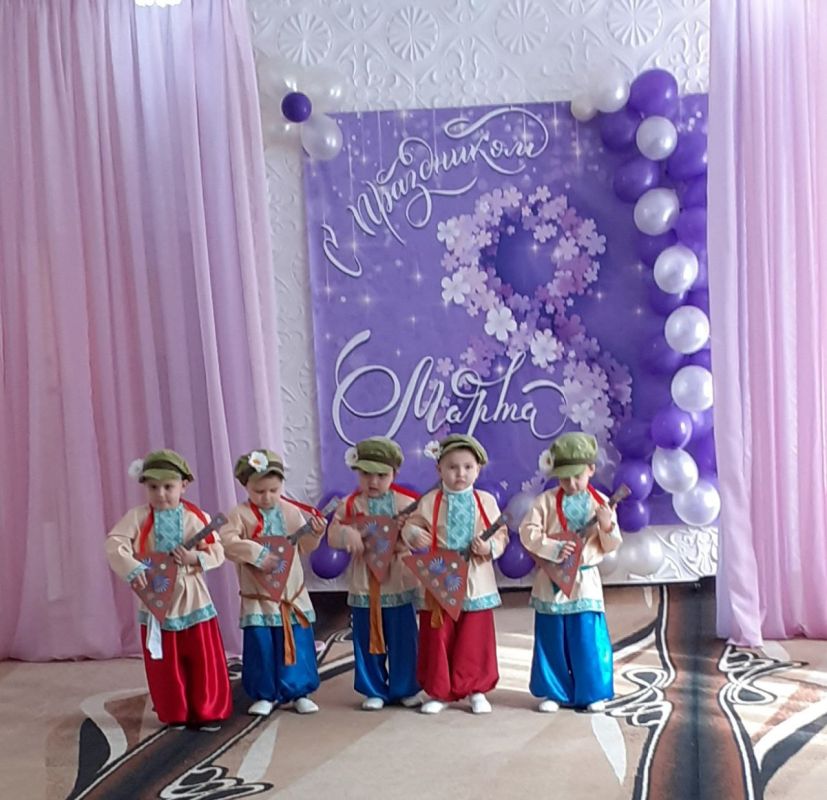 Сегодня в дошкольных учреждениях Краснолучского городского округа прошли мероприятия, посвященные первому весеннему празднику - 8 Марта