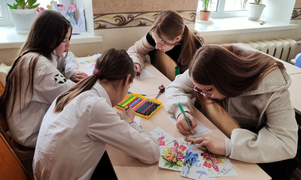 В преддверии Международного женского дня в образовательных учреждениях Красного Луча прошли мероприятия