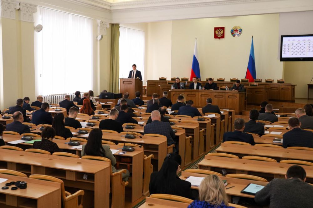 Депутаты заслушали доклад министра сельского хозяйства и продовольствия ЛНР об актуальных вопросах в сфере аграрной политики и продовольствия республики