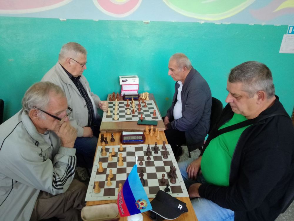 Пожилые люди, проживающие в шести населенных пунктах Станично-Луганского муниципального округа, активно принимают участие в...