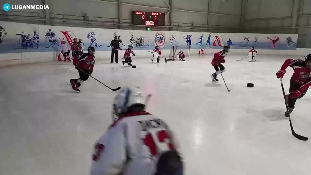 Российский хоккеист, крайний нападающий и бывший капитан «Ак Барса», единственный пятикратный обладатель Кубка Гагарина...