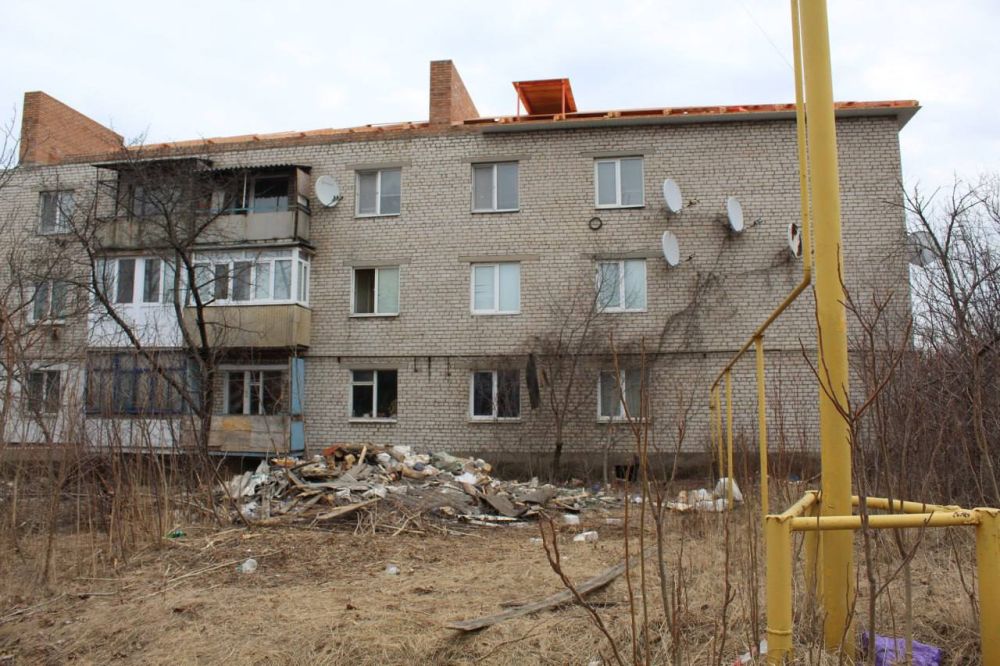 ЛНР. Строители из Алтайского края в 2024 году отремонтируют в подшефном Славяносербском районе ЛНР более 30 многоквартирных...