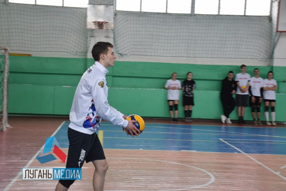 В Стаханове состоялись соревнования по волейболу «Русская весна»
