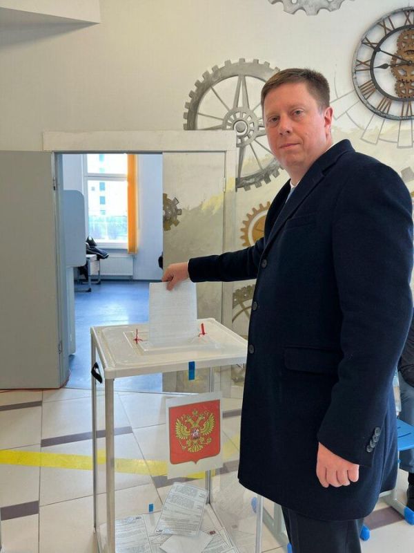 Глава ФОМС Илья Баланин проголосовал на выборах президента России