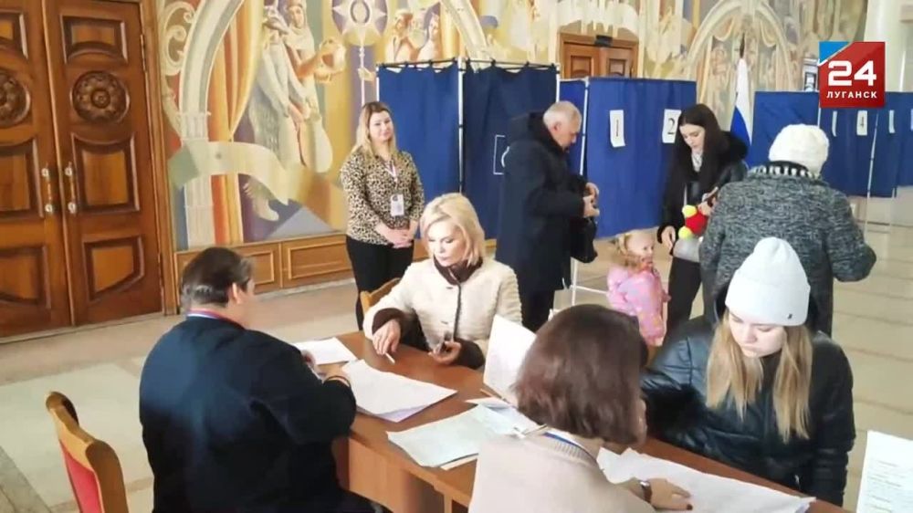 На выборах Президента России проголосовала творческая династия музыкально-драматического театра имени Михаила Голубовича