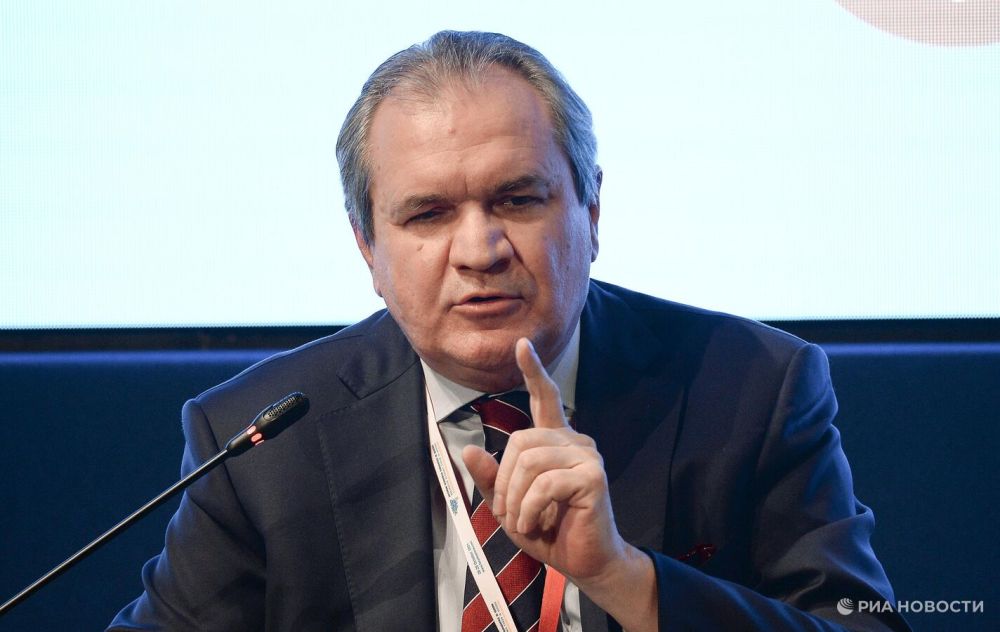 Глава СПЧ Фадеев проголосовал на выборах президента РФ в московской школе