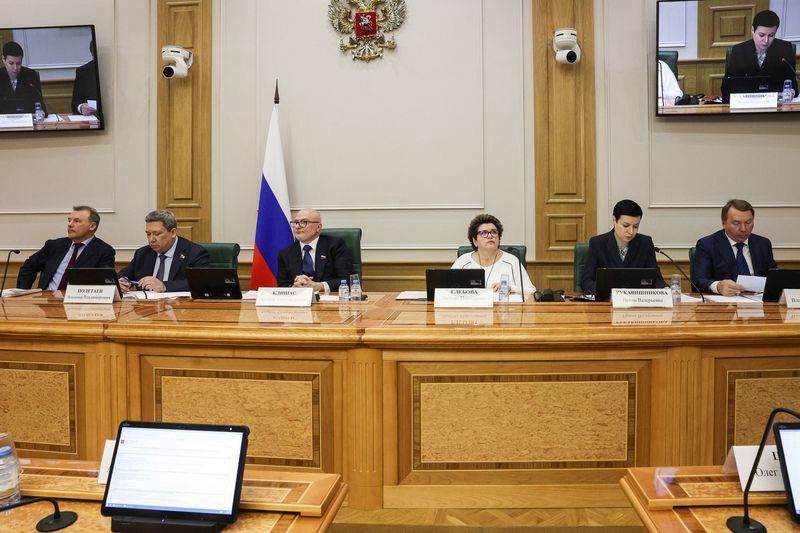 Ольга Бас: На заседании вместе с коллегами комитета Совета Федерации по конституционному законодательству и государственному строительству обсудили тему цифрового рубля и цифровых финансовых активов как объектов гражданского права