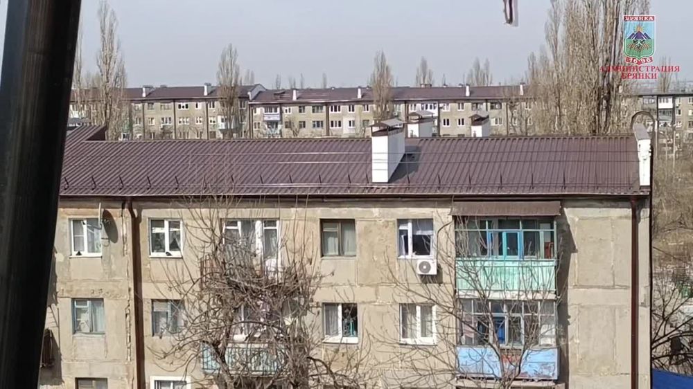 Евгений Морозов: На еще двух многоквартирных домах Брянки стартовали работы по ремонту кровель