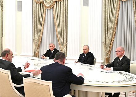 Путин: Российским властям необходимо обновление в подходах к решению задач