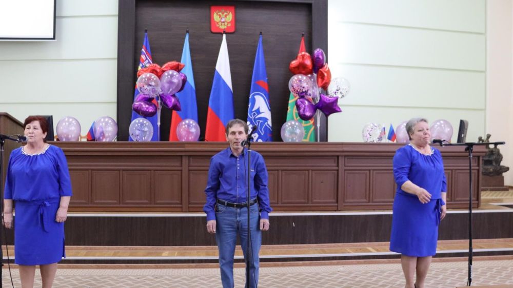 В канун своего профессионального праздника поздравления принимали работники культуры Антрацитовского муниципального округа