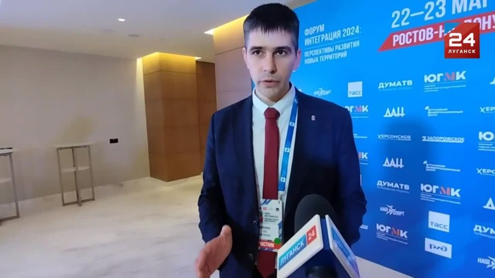 Срок установки новых модульных спортивных залов в Стаханове и Алчевске составит от полугода до двух лет. Об этом журналистам телеканала «Луганск 24» сообщил министр спорта ЛНР Олег Шеренешев