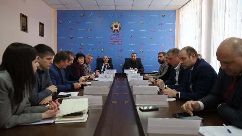 На заседании социального комитета депутаты обсудили с профильными министерствами вопросы грантовой поддержки социально полезных инициатив и другие актуальные темы, находящиеся в компетенциях комитета