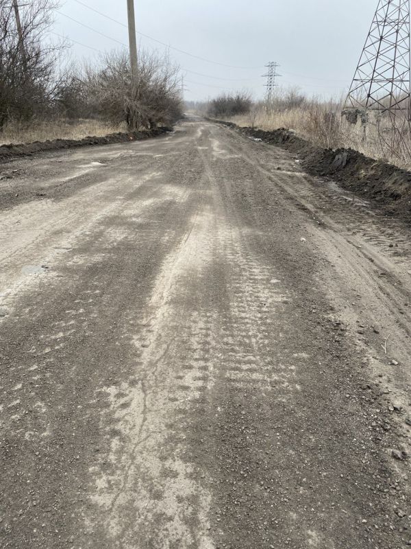Сергей Козенко: Во время очередной встречи с семьями погибших военнослужащих, которая проходила в городе Суходольске, члены семей обратились с просьбой провести ремонт грунтовой дороги, ведущей в направлении суходольского кладбища