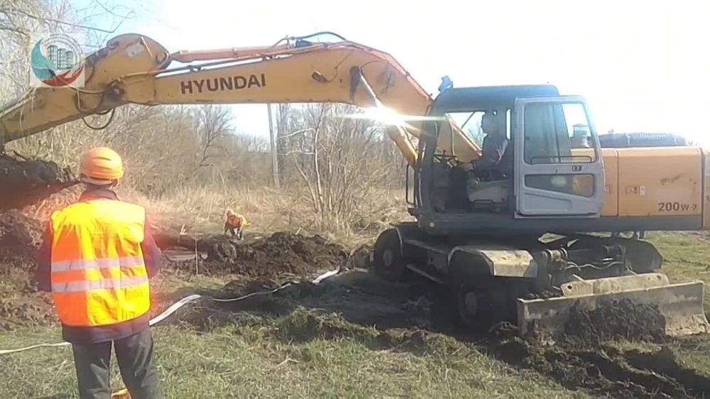 В Первомайске силами региона-шефа выполняется замена канализационного коллектора, сообщили в Минстрое ЛНР