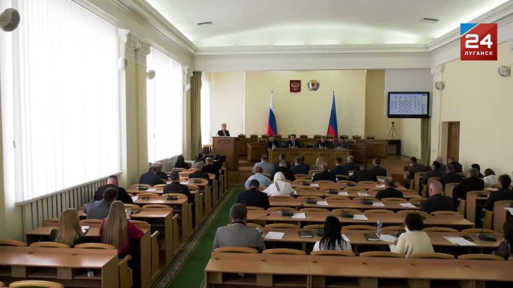 В рамках повестки дня парламентарии заслушали отчет о деятельности Сенатора Российской Федерации от ЛНР Ольги Бас за 2023 год