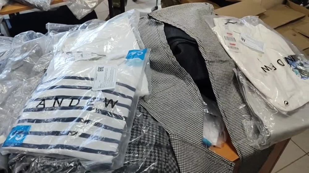 Более 2 тысяч детей Луганщины получили новую одежду от Общественной палаты и Ассамблеи народов России