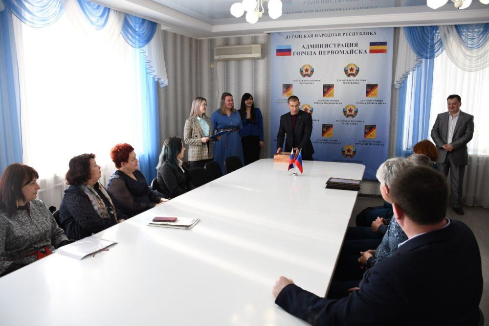 Сергей Колягин: Вместе со своим заместителем Иваном Ефимовым выполнил важную и одновременно приятную миссию - поздравил работников учреждений культуры нашего городского округа с прошедшим профессиональным праздником