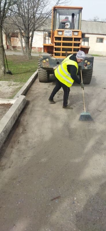 В центральном сквере города Ирмино навели порядок