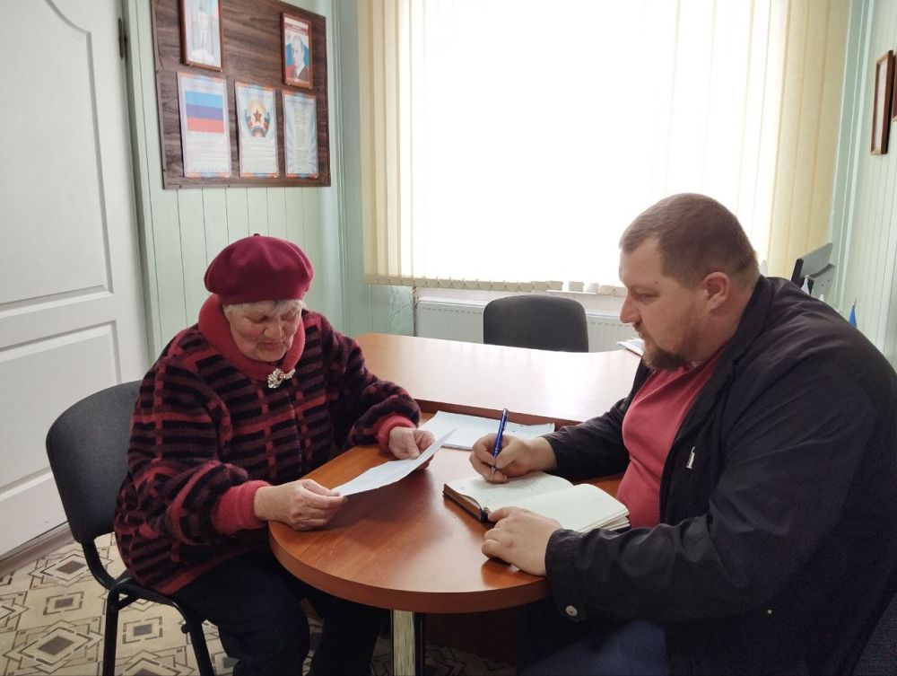 Начальник отдела жизнеобеспечения г. Миусинск Владимир Бойко провёл рабочую встречу с председателем ветеранской организации Ниной Великородовой