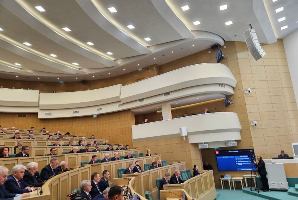 Ольга Бас: Хорошая новость - также на пленарном заседании СовФеда одобрены сенаторами изменения в Трудовой кодекс РФ, которые определяют трудовые гарантии в отношении супругов погибших (умерших) ветеранов боевых действий