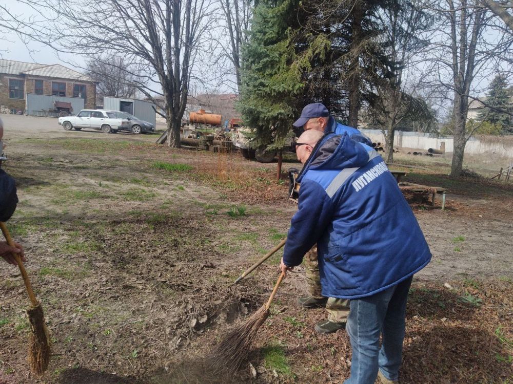 Сергей Колягин: Сегодня к мероприятиям в рамках акции «Чистая Республика», также присоединились работники Первомайского участка Стахановского департамента ГУП ЛНР «Лугансквода»