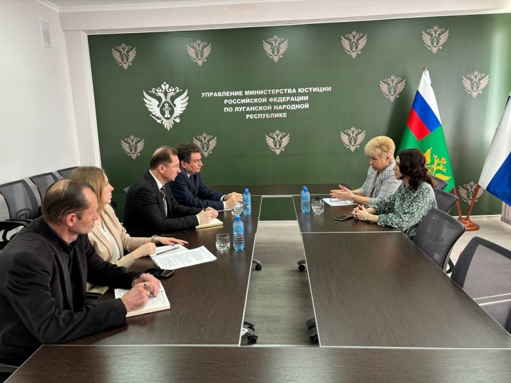 Ольга Бас: Сегодня провела рабочую встречу с начальником управления Министерства юстиции РФ по ЛНР Максимом Ершовым и его коллегами