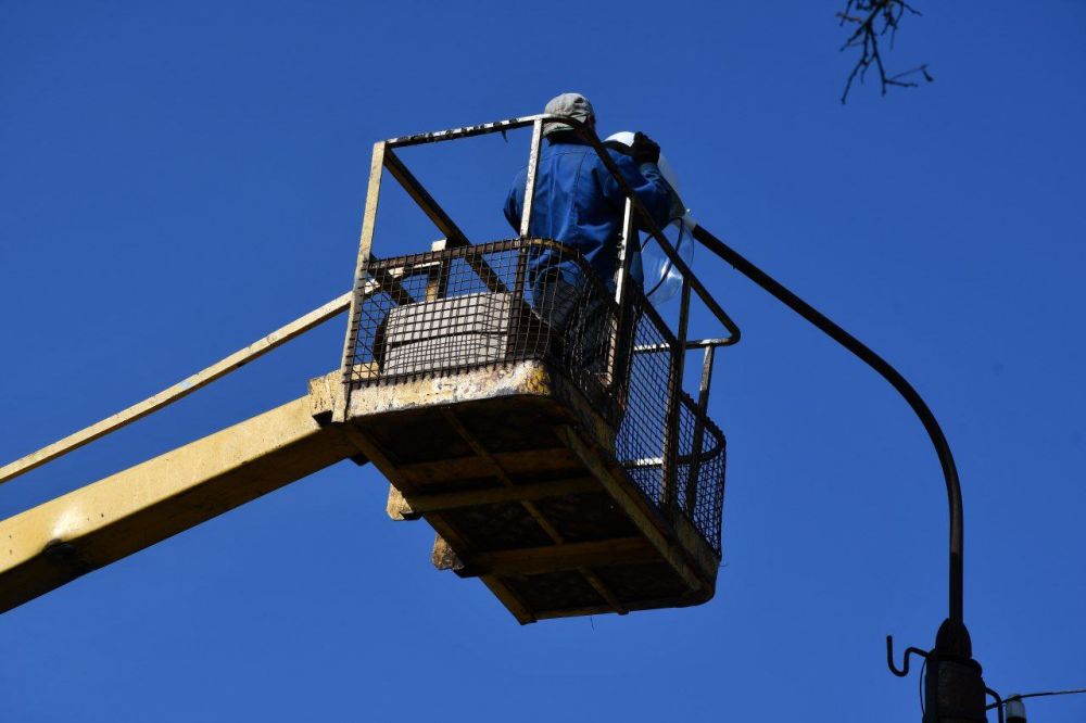 Сергей Колягин: Специалисты МУП "Комбинат коммунальных услуг города Первомайска" продолжают осуществлять мероприятия по ремонту и обслуживанию линий наружного освещения в городе Первомайске