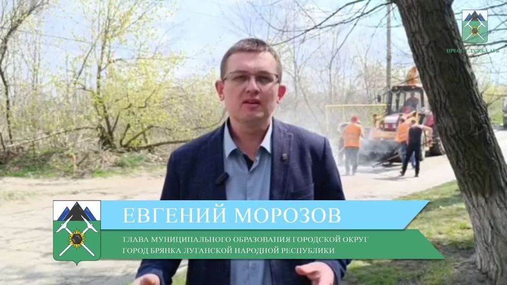 Евгений Морозов: В этом году погода благоприятствует, поэтому специалисты МУП "Комсервис" уже приступили к укладке асфальтобетона в рамках ямочного ремонта дорожного полотна по основным маршрутам движения пассажирского и автомобильного транспорта