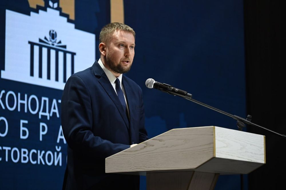 Денис Мирошниченко поздравил депутатов донского парламента с 30-летием Законодательного Собрания Ростовской области