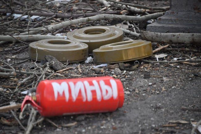 В ЛНР в поселке Нижнее, который входит в состав Первомайска, тракторист подорвался на противотанковой мине, сообщил глава города Сергей Колягин