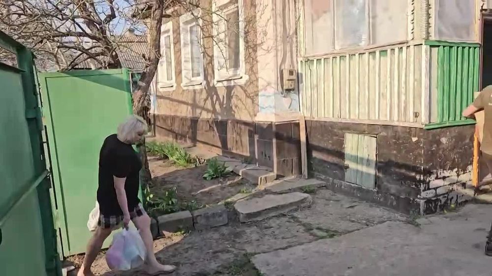 Беженцы, покинувшие свои дома в Приволье и Рубежном, волей судьбы поселились на одной улице в селе Петровка Станично-Луганского района