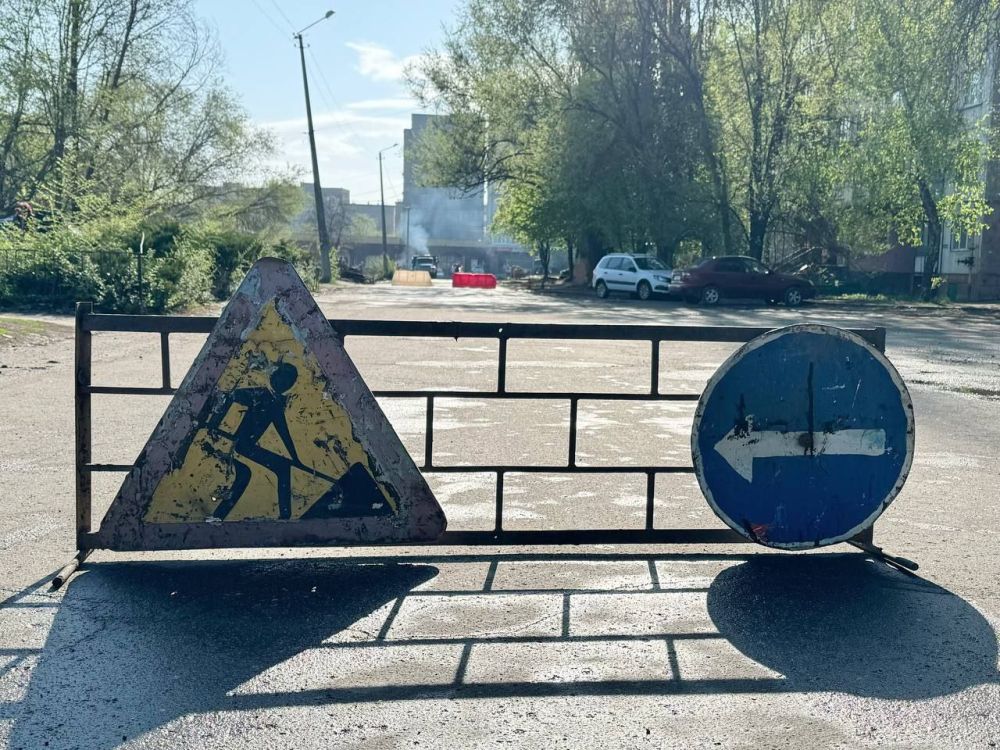 Сергей Колягин: Погодные условия внесли в план работ по восстановлению дорожного покрытия свои коррективы, однако это не помешало подвести ямочный ремонт автодороги по улице Киевская к финальному этапу