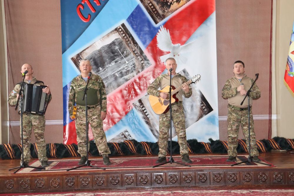 В Стаханове и Ирмино выступил вокальный коллектив из Омской области