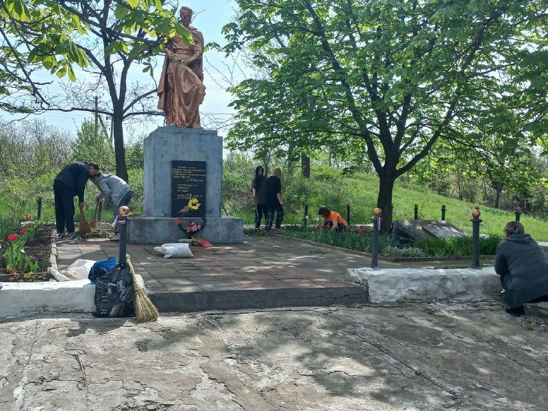 Юные жители городов Горское и Золотое присоединились к проведению мероприятий по благоустройству территорий в рамках республиканской акции "Чистая Республика"