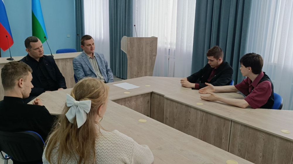 Евгений Морозов: Активисты "Движения Первых" Брянковской специализированной школы №1 побывали в Москве в рамках проекта «Новые горизонты» программы «Больше, чем путешествие»