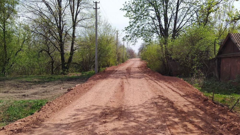 Сергей Колягин: Сотрудники МУП «Комбинат коммунальных услуг города Первомайска» завершили отсыпку проблемного участка грунтовой дороги по улице Корчагина в городе Золотое (п.Михайловка), ведущей к городскому кладбищу