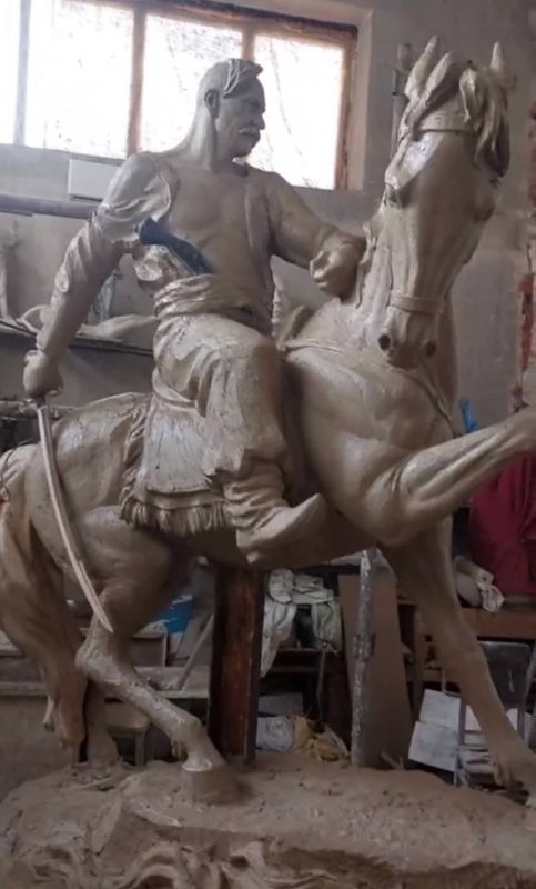 Работа по созданию памятного знака народному артисту УССР и ЛНР, заслуженному деятелю искусств России Михаилу Голубовичу, в самом разгаре